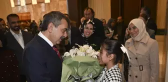 Bakan Tekin, Filistinli Öğrencilerin Resim Sergisini Ziyaret Etti