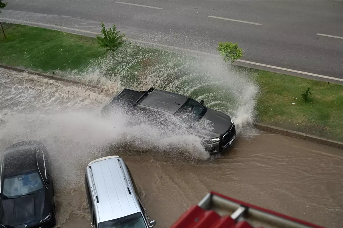 Kadirli'de Sağanak, Hayatı Olumsuz Etkiledi