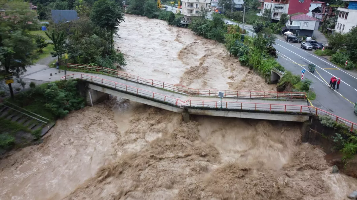 Rize'de Sel ve Heyelan Sonrası Maddi Hasar 1,2 Milyar Lira