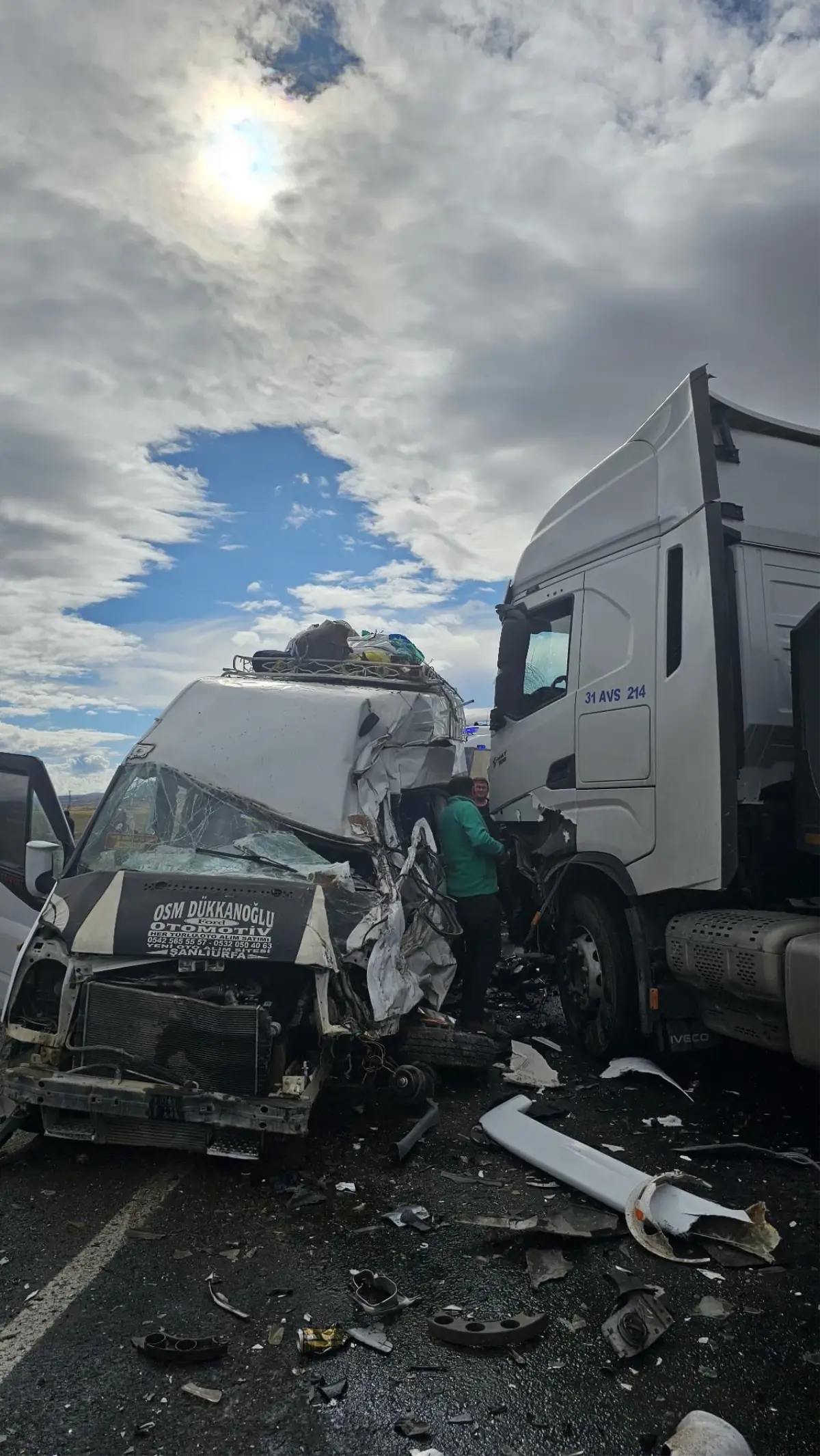 Nevşehir'de TIR ile Minibüs Çarpıştı: 9 Yaralı