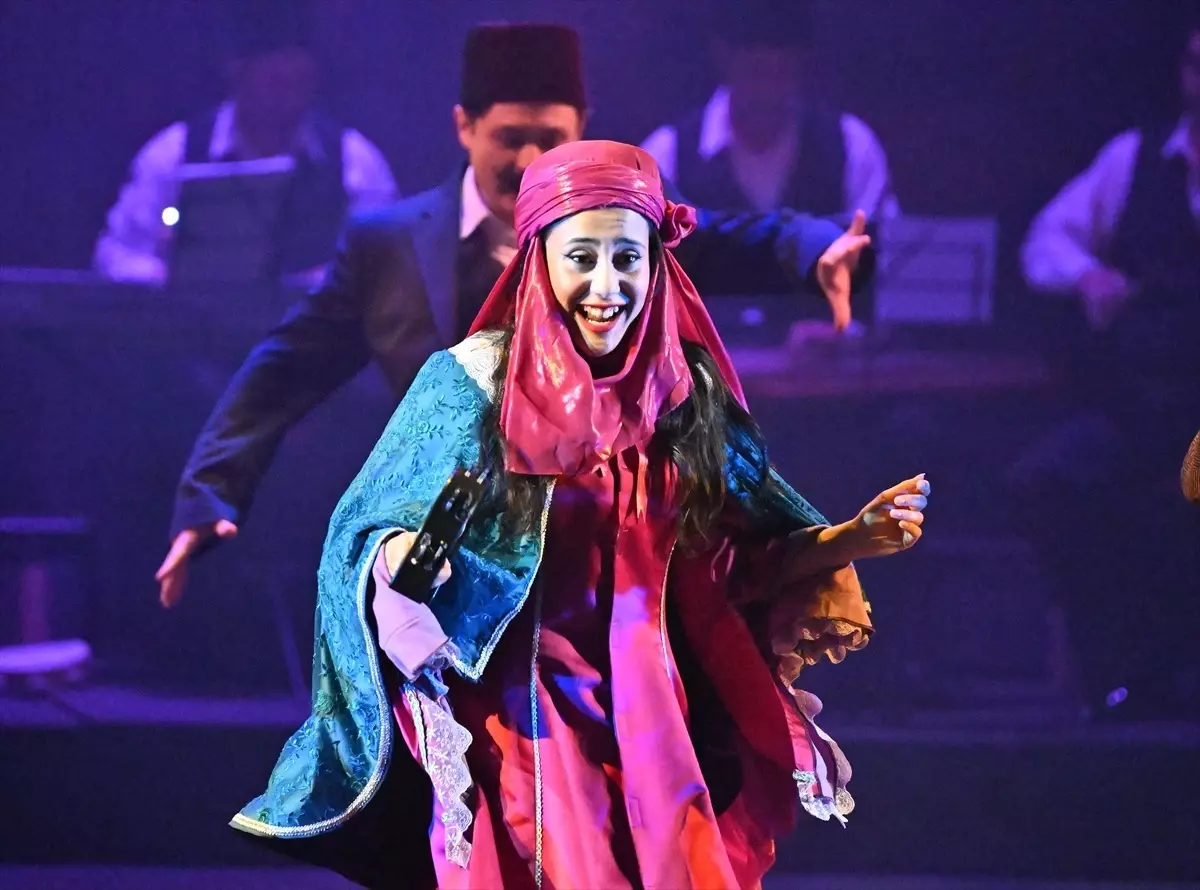 Trabzon Devlet Tiyatrosu Yeni Sezonda Komedi Oyunları ile Seyircileri Bekliyor