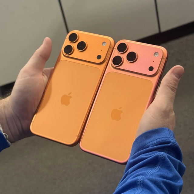 The color of the orange iPhone 17 Pro Max fades with use