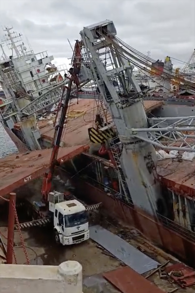 Capsizing of a Ship in Tuzla Shipyards Area: 1 Worker Lost His Life