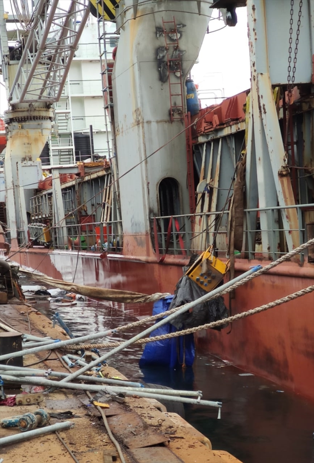 Capsizing of a Ship in Tuzla Shipyards Area: 1 Worker Lost His Life