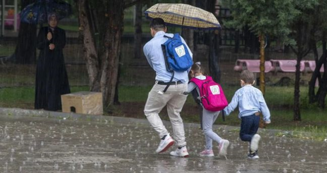 Yarın okullar tatil mi? 10 Ekim İstanbul'da yarın okullar tatil mi? MGM uyarı! Yarın okullar tatil mi? 10 Ekim İstanbul'da yarın okullar tatil mi? MGM uyarı!