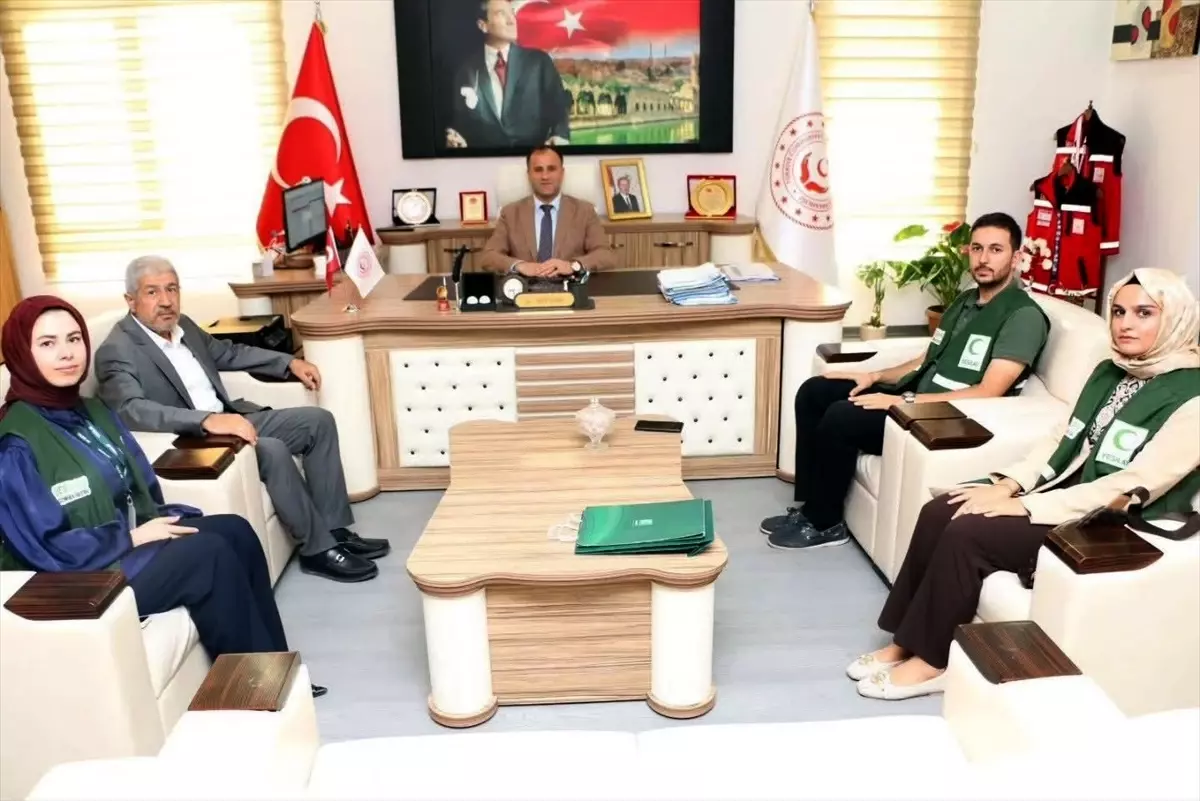 Yeşilay Şanlıurfa Şubesi, Aile ve Sosyal Hizmetler İl Müdürü'nü Ziyaret Etti
