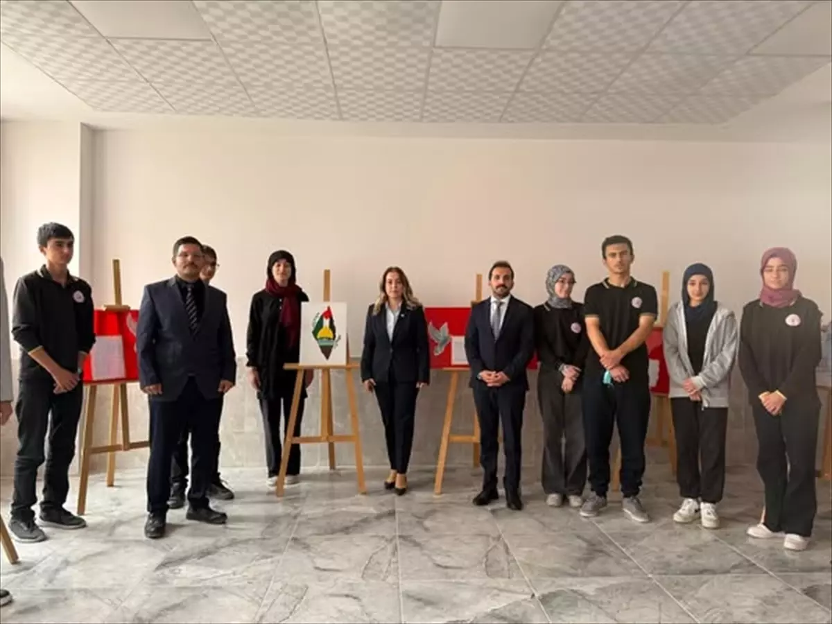 Ağın Kaymakamı Filistin Temalı Sergiyi Ziyaret Etti