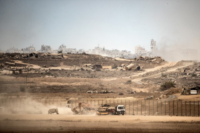 The Israeli army began to withdraw from Gaza after the ceasefire