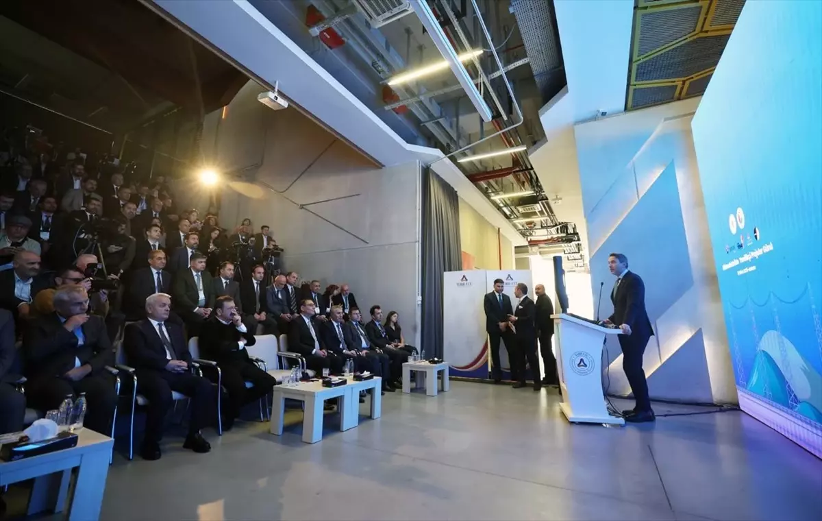 Bakan Bayraktar, son 23 yılda yenilenebilir enerjideki devrimde HES&apos;lerin önemli rol oynadığını belirtti