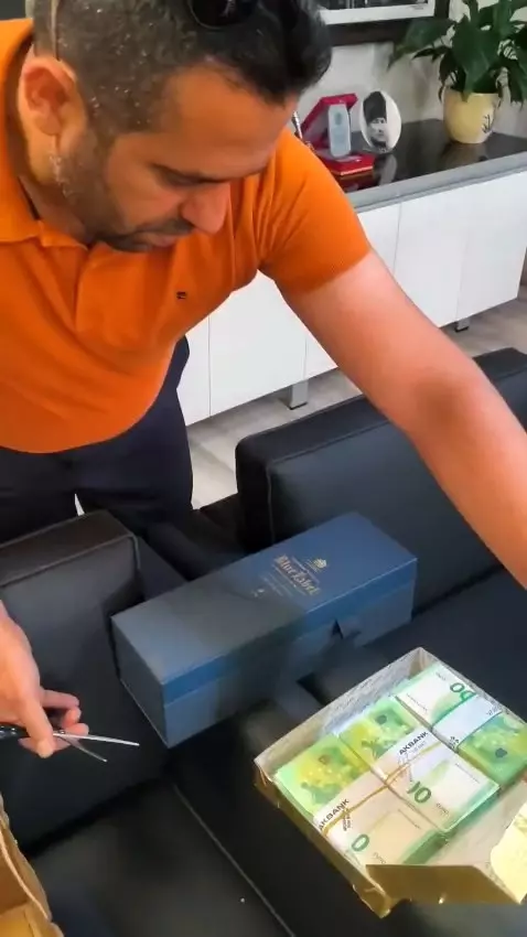Details of the 110,000 euro bribe in the baklava box have emerged