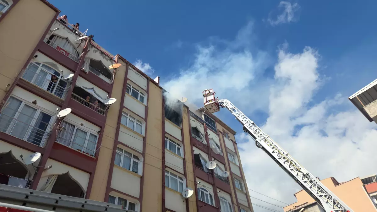 Bursa'da 5 Katlı Apartmanda Yangın Çıktı