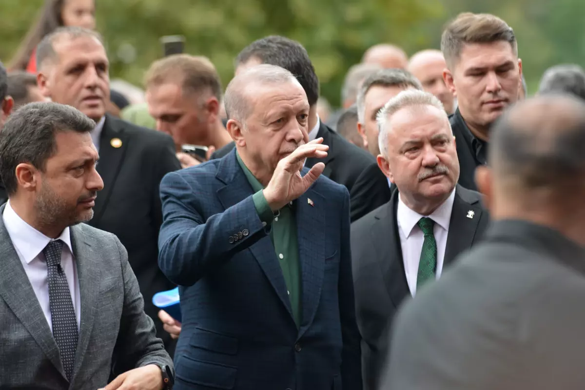 Cumhurbaşkanı Erdoğan, Rize'nin Güneysu ilçesinde cuma namazı kıldı