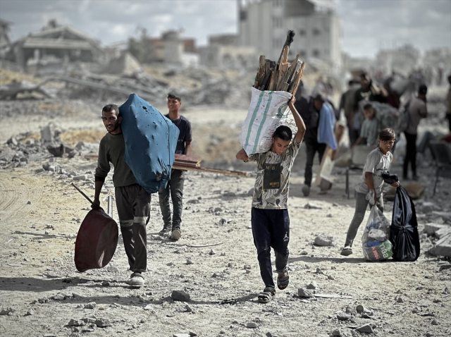 The moment Palestinians have been waiting for months! Trucks loaded with food and fruit have entered the Gaza Strip