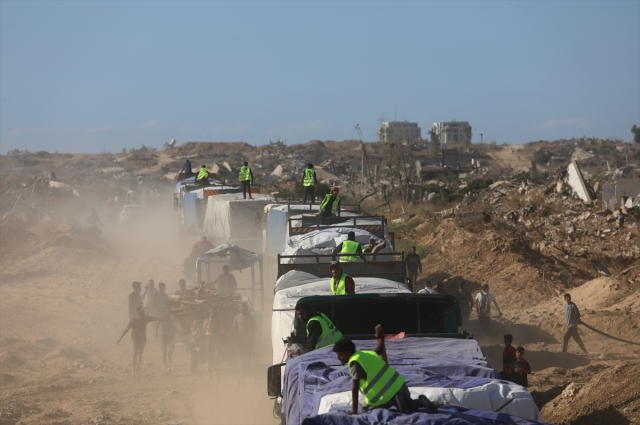 The moment Palestinians have been waiting for months! Trucks loaded with food and fruit have entered the Gaza Strip