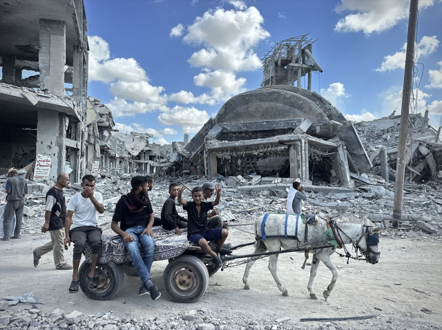 The moment Palestinians have been waiting for months! Trucks loaded with food and fruit have entered the Gaza Strip