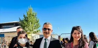 Hakkari'de Hastalığı Yenen Öğrenci Mavi Aktan Okuluna Döndü