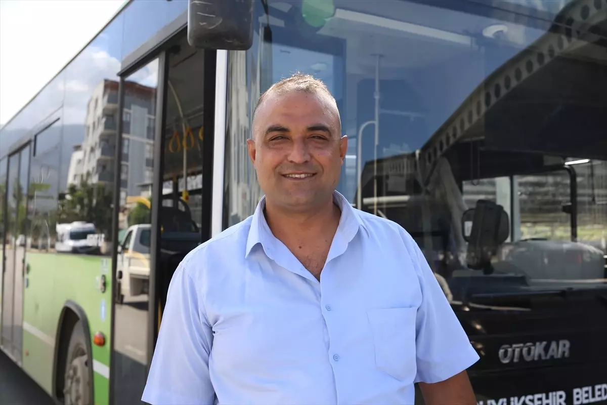 103 bin liralık poşeti bulan otobüs şoförü, parayı sahibine ulaştırdı