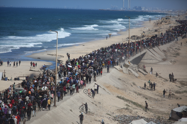 After Israel's withdrawal, Gazans began to return home