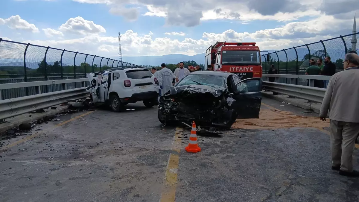 Sakarya'da Jandarma Aracıyla Otomobil Çarpıştı: 2 Şehit, 2 Yaralı