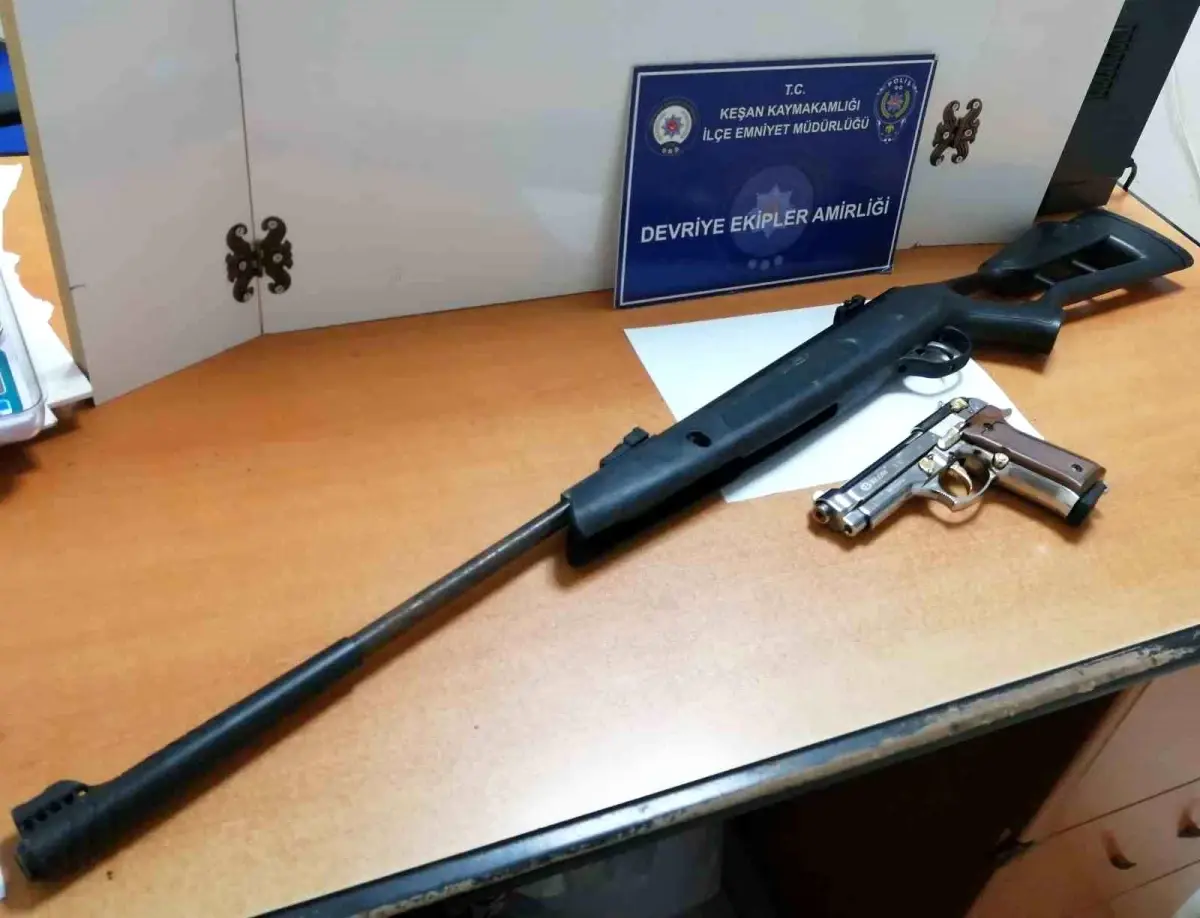 Edirne'de Havalı Tüfek ve Kurusıkı Tabanca Ele Geçirildi