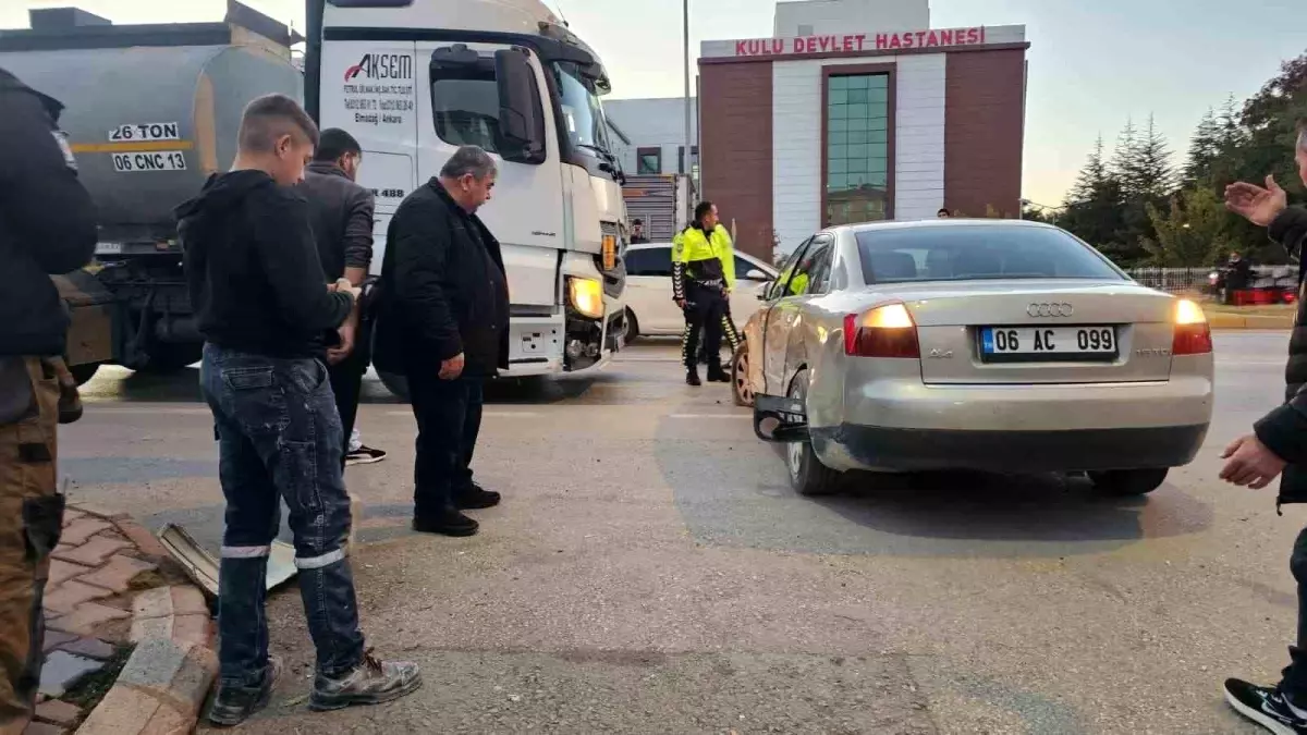 Kulu'da Yakıt Tankeri ile Otomobil Çarpıştı, Yaralı Yok