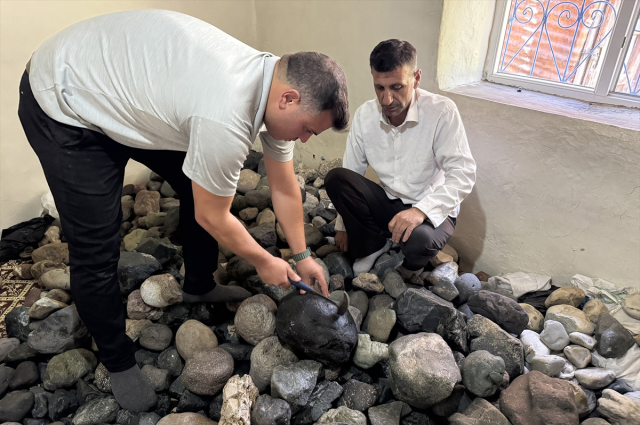 Stone Hunter in Search of Meteorites: Hüseyin Özdemir's Dream