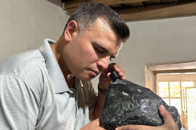 Stone Hunter in Search of Meteorites: Hüseyin Özdemir's Dream