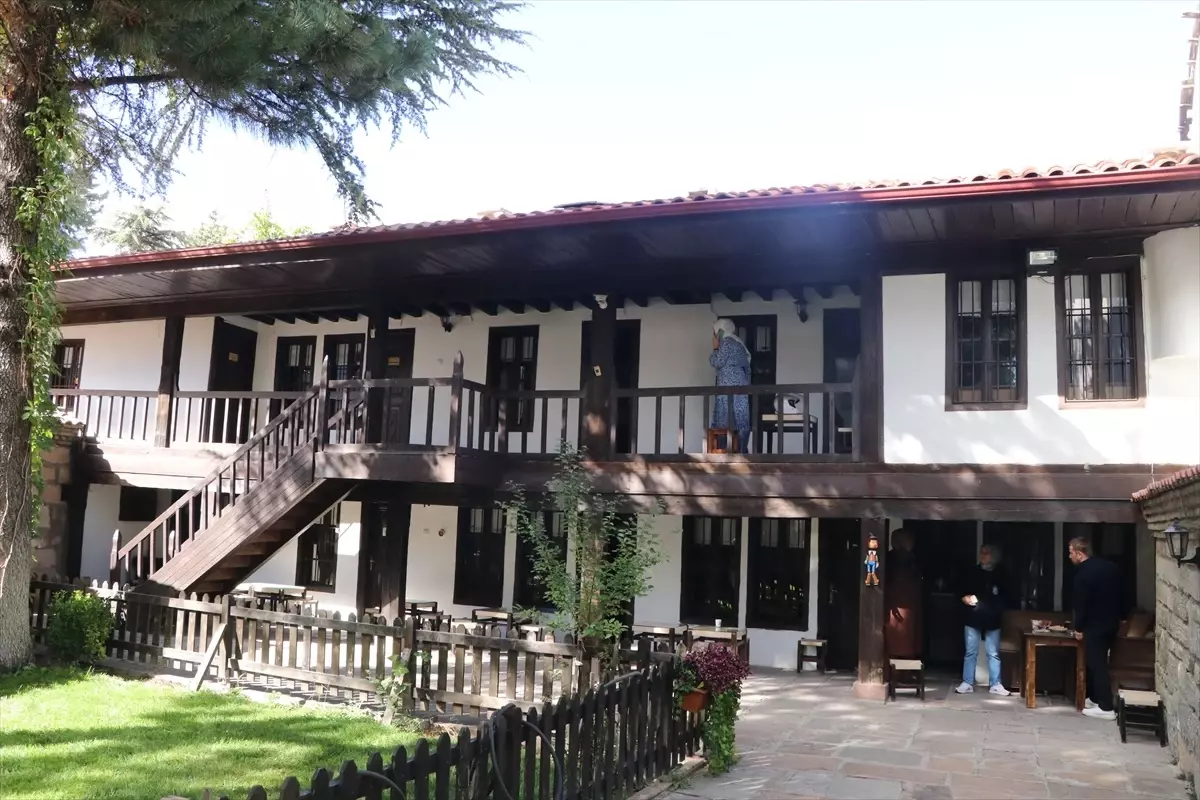 Emekli Öğretmen Kaligrafi ile Somut Olmayan Kültürel Miras Taşıyıcısı Oldu