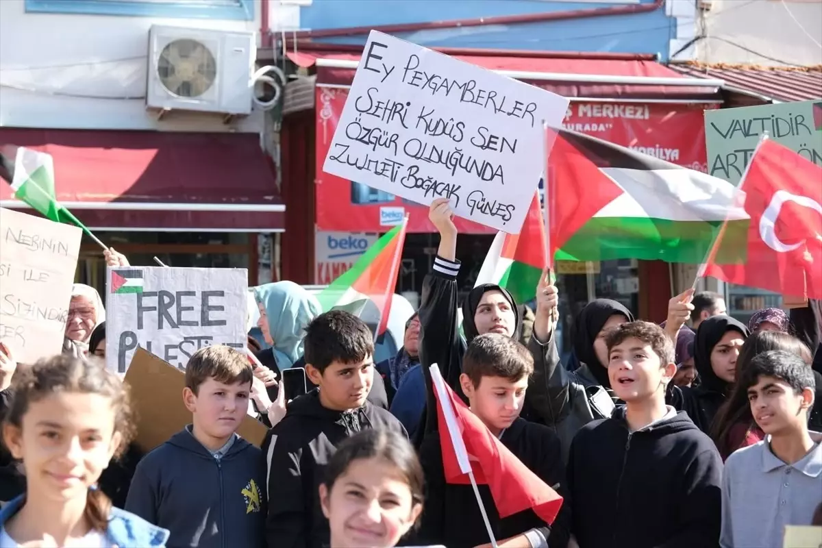 Orhaneli'de Filistin'e Destek Yürüyüşü düzenlendi