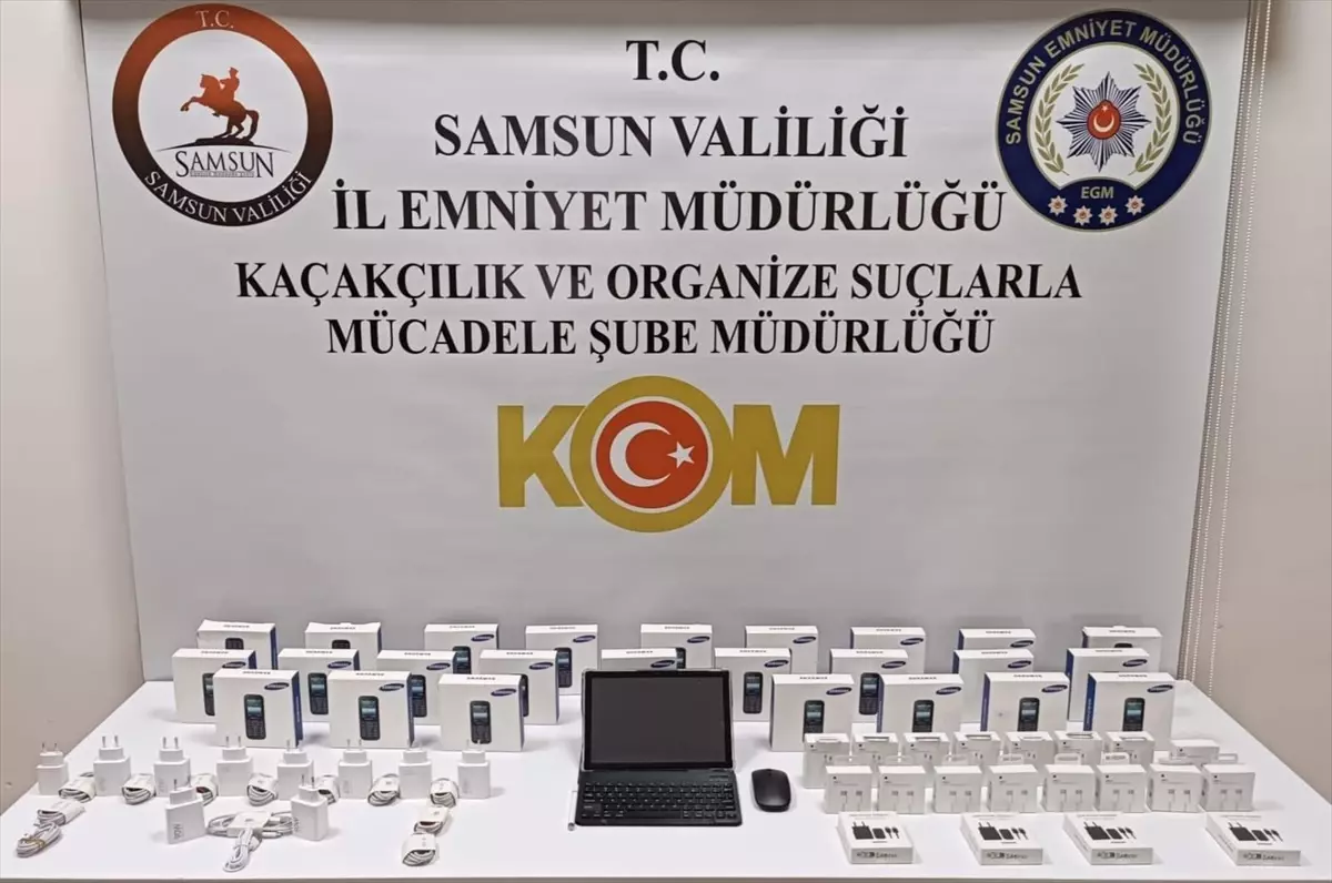 Samsun'da Gümrük Kaçağı 25 Cep Telefonu Ele Geçirildi