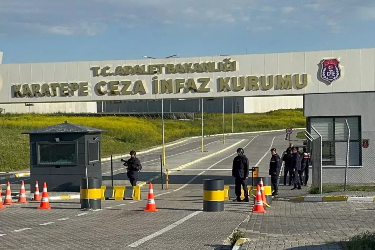 Cezaevinde dehşet! Müebbet hükümlüsü sayım sırasında gardiyanlara bıçakla saldırdı