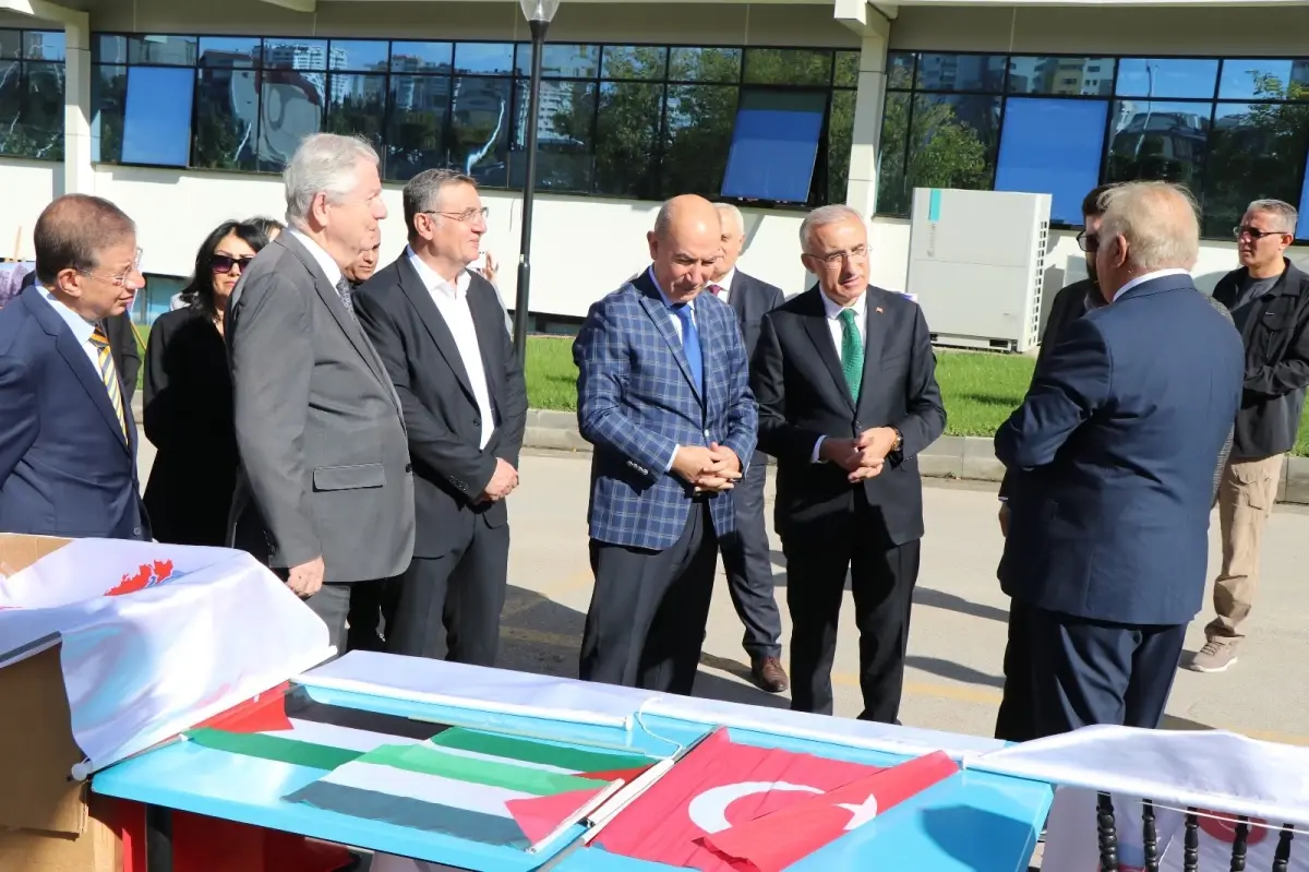 Yüksek İhtisas Üniversitesi'nde 'Gazze İle Dayanışma Haftası' Düzenlendi