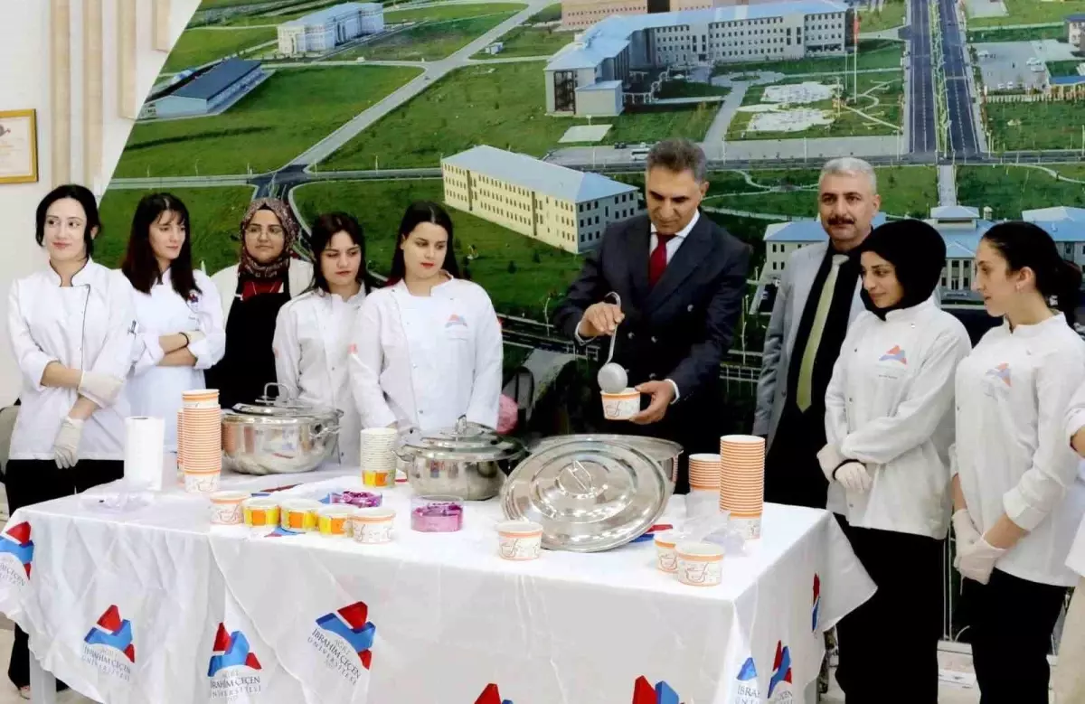 Ağrı'da Yeni Öğrencilere Yöresel Gırar Çorbası İkram Edildi
