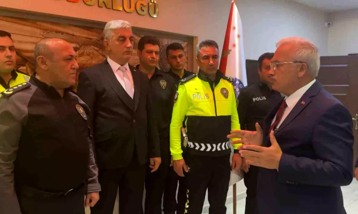 Aksaray'da Alkollü Sürücü ve Yanındaki Kadından Polise Tehdit, Vali'den Başarı Belgesi