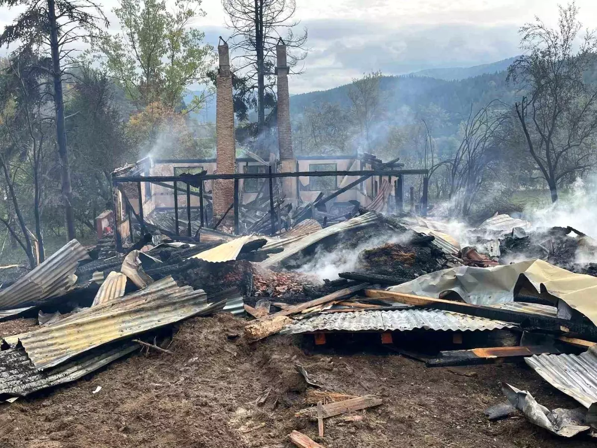 Kastamonu'da Yangın: Ahşap Ev Kullanılamaz Hale Geldi