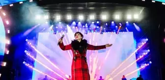 Aydilge'den sahnede duygulandıran Filistin mesajı