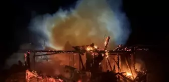 Bolu'da Ahşap Ev Yangında Kullanılamaz Hale Geldi