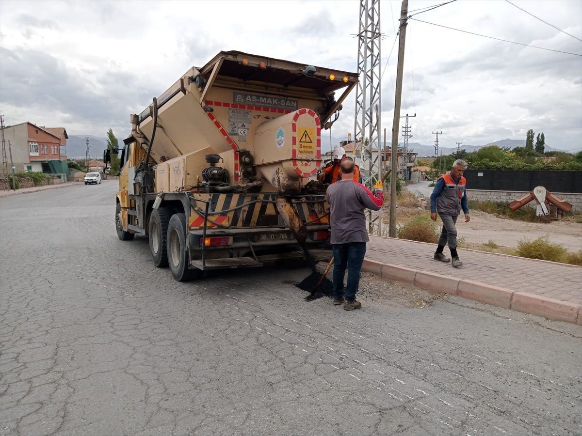 Kayseri Büyükşehir Belediyesi'nden Kırsal Yollara Bakım Çalışmaları