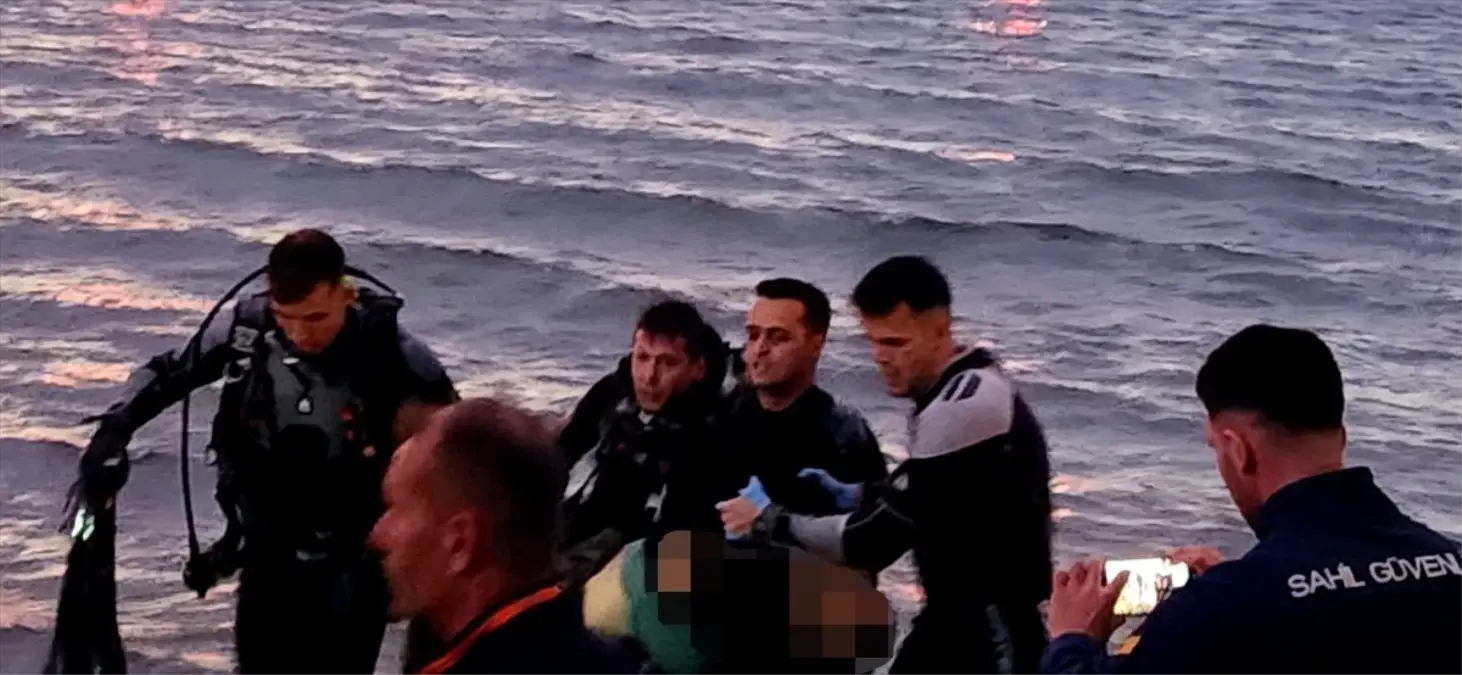 Gelibolu'da batan balıkçı teknesinde arama çalışması