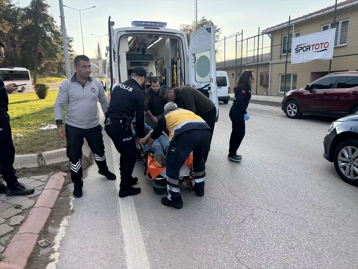 Edirne'de Hafif Ticari Araç Çarpması: Bir Kadın Yaralandı