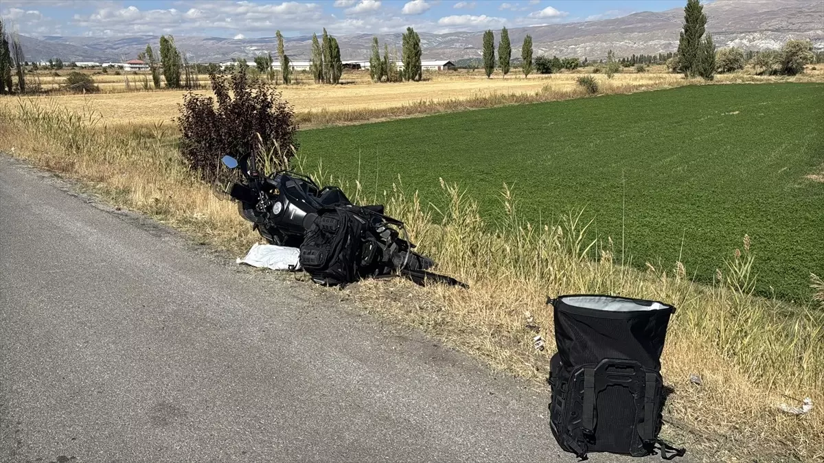 Erzincan'da Motosiklet Kazası: Yabancı Sürücü Hayatını Kaybetti