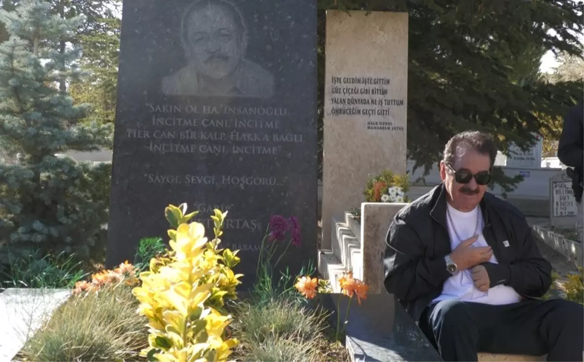 İbrahim Tatlıses, Neşet Ertaş'ın Mezarı Başında Saygı Duruşunda Bulundu