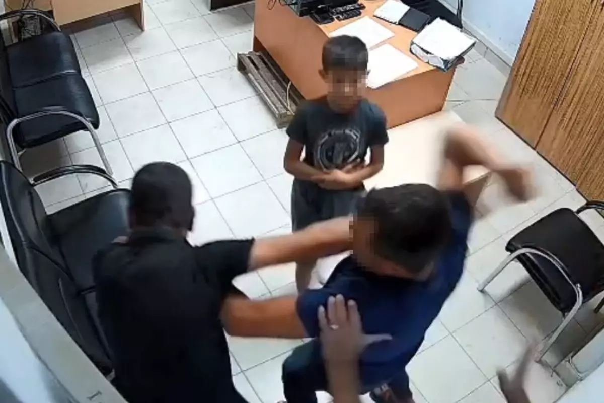 Karakolda kayınbiraderi tarafından darbedildi
