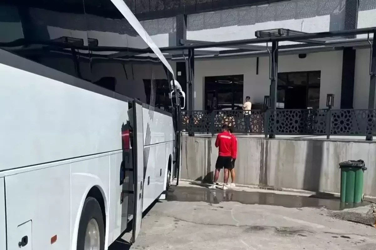 Rakam da hayli komik! 80 yıllık Türk kulübünün futbolcuları lokantada rehin kaldı