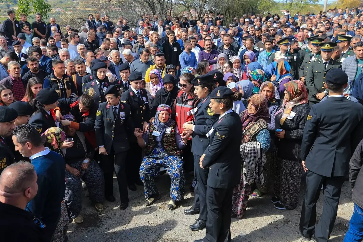 Şehit Jandarma Astsubay Eryılmaz, Akhisar'da Defnedildi