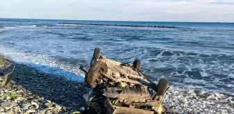 Samsun'da Otomobilin Deniz Kenarına Devrilmesi: Sürücü Yaralandı