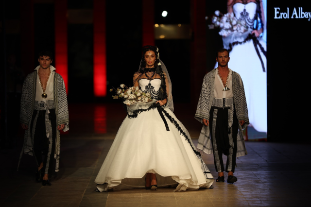 Şanlıurfa'nın kültürel mirası moda ile buluştu Şanlıurfa'nın kültürel mirası moda ile buluştu