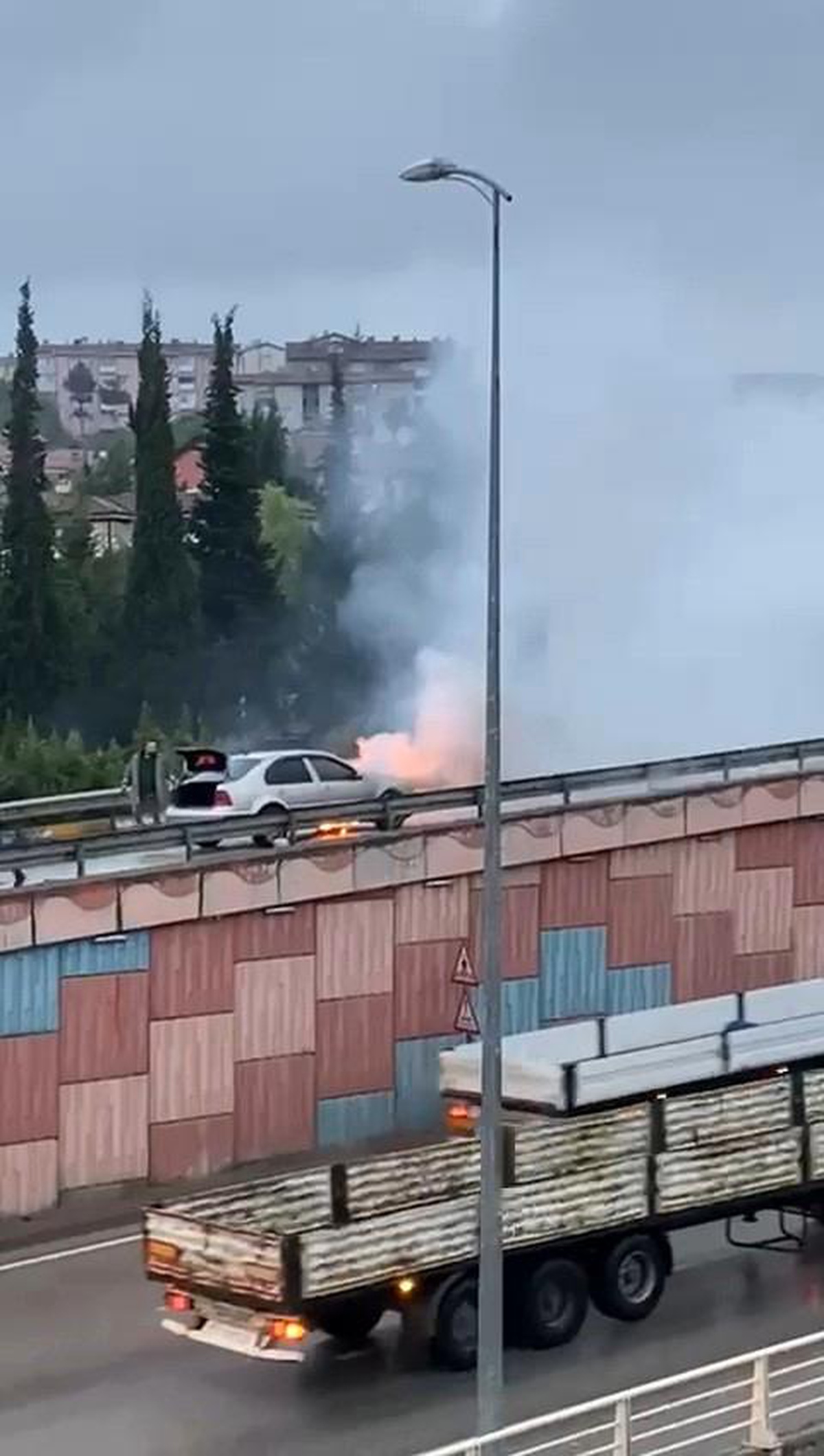 Karabük'te Seyir Halindeki Otomobilde Yangın Çıktı