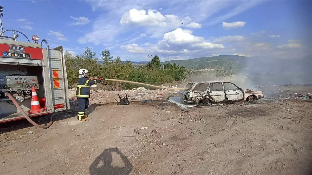 Tokat Niksar'da Bir Otomobilde Yangın Çıktı