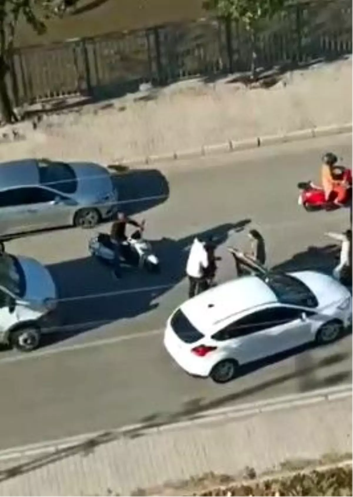 Adana'da Trafikte Kavga: Yol Verme Meselesi Büyüdü